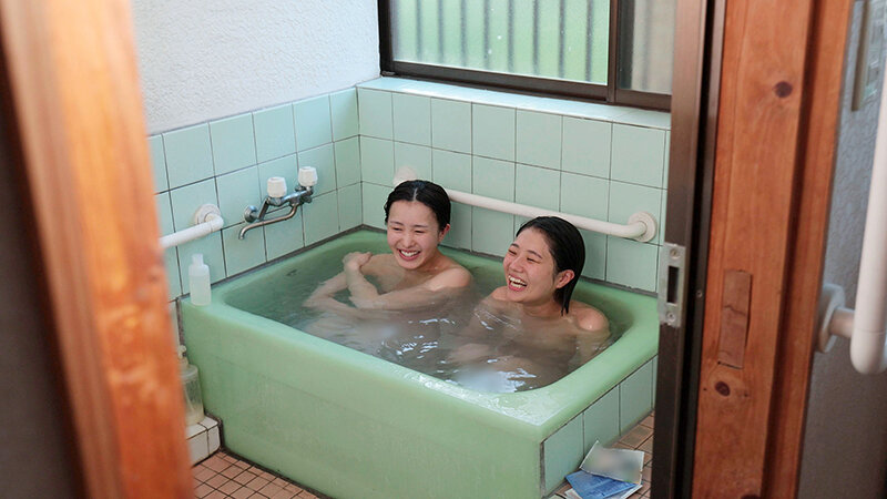 あの時、初レズに目覚めた2人は3年後に再会し会えなかった時間を埋めるように本気でサカりあった記録を残した。幾野まち 市川りく 8枚目