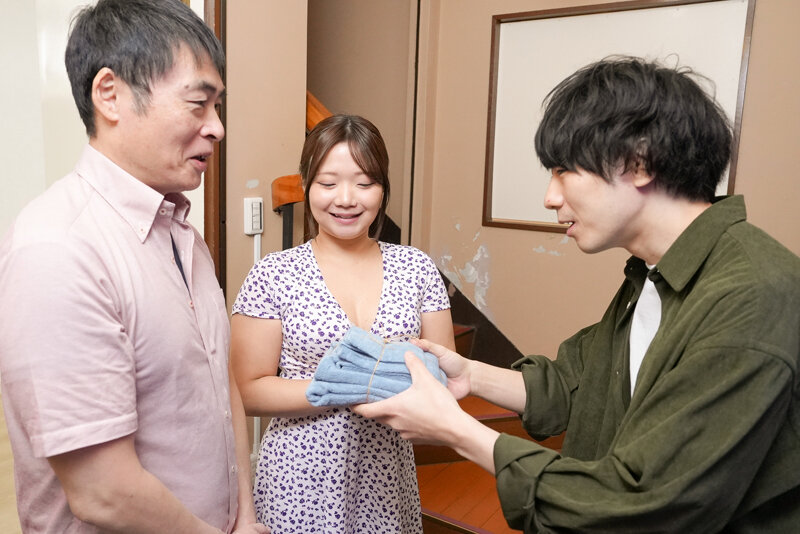 パート先の店長に寝取られて完堕ちした人妻 富岡ありさ 1枚目