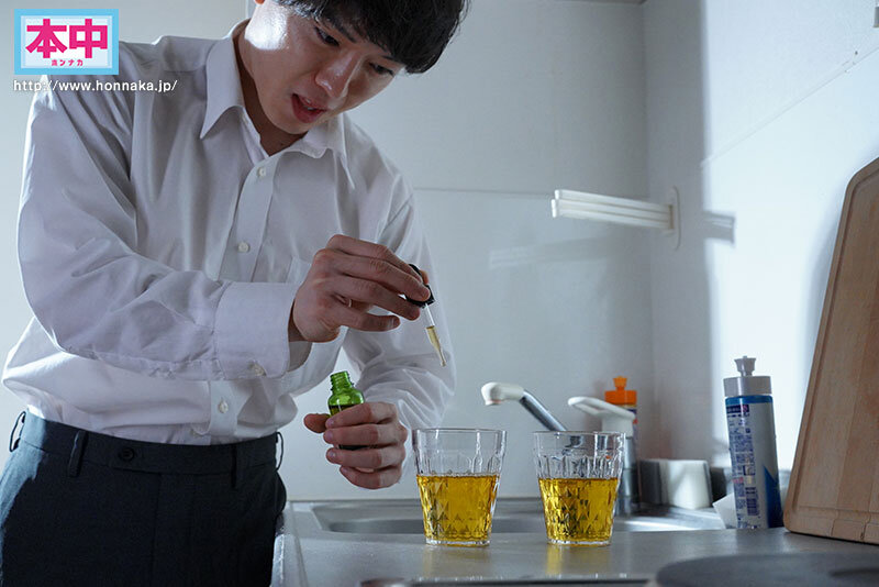 クラスの優等生に勉強を教えてくれと言われたので放課後に媚薬でエビぞりイキさせて中出しを教えてしまった。 倉本すみれ 4枚目