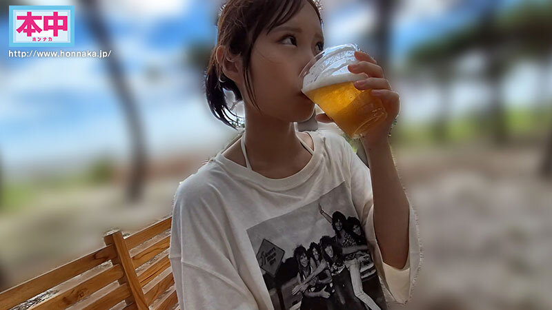たぶん僕の事を好きなバイト先の妹みたいな女の子に海デートに誘われた。 無邪気に遊ぶ姿が可愛いけど、女としては意識してなかったのに 若いおっぱいで(推定Eカップ)時々、無意識誘惑してくるので、なんかこの娘とHできるならしたくなってきて、ビーチにテン… 鈴の家りん 2枚目