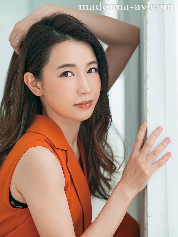 脱がしたくなるイイオンナ。 新人 元ミセスモデルの8頭身人妻 佐野栞 32歳 初脱ぎ解禁AVデビュー!! 1枚目