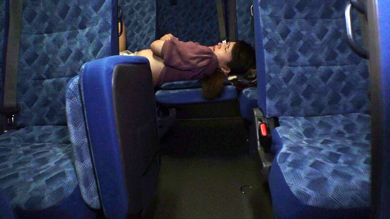 夜行バス内でバレないようにヤル5名#04 6枚目