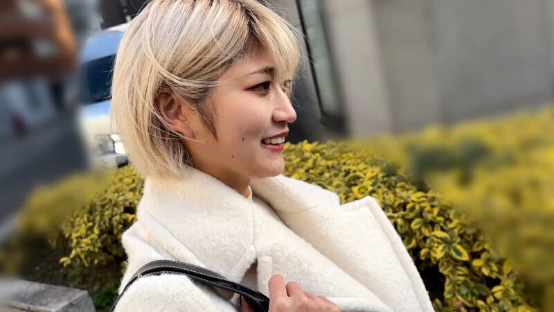 街角で声をかけてくすぐりさせてもらう 美容部員 はるのちゃん 1枚目